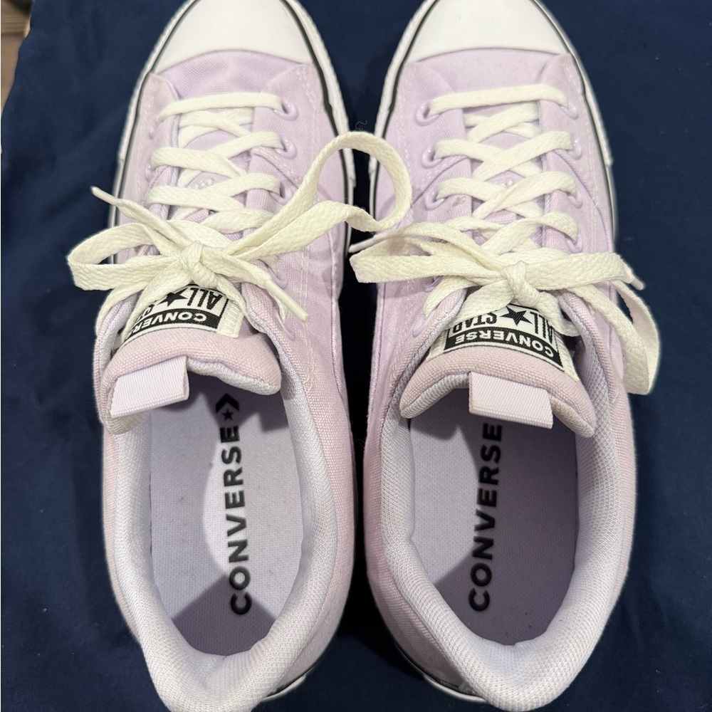 Converse Women's Lilac Sneakers - Picture 2 of 4